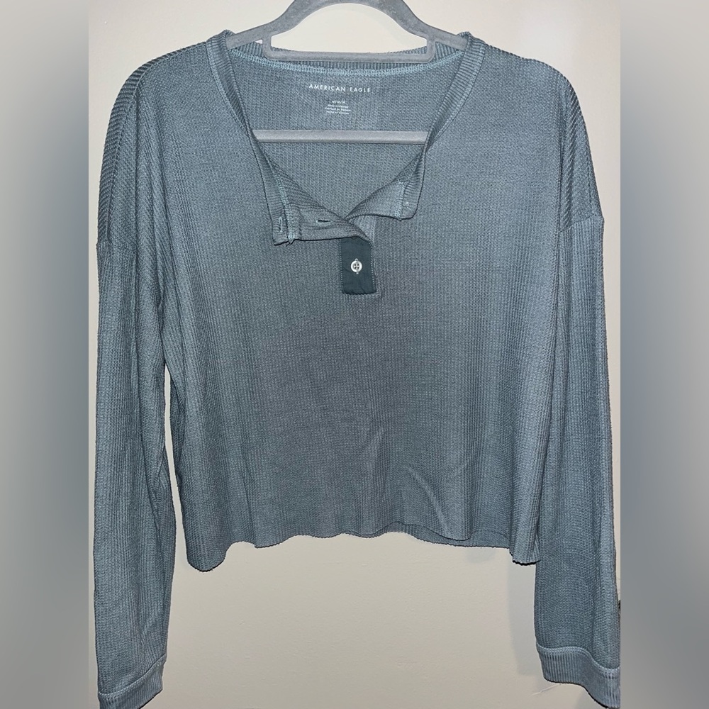 American Eagle Cropped 1/4 button down